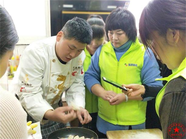 宝宝好像好几天没排便了，这是怎么回事？